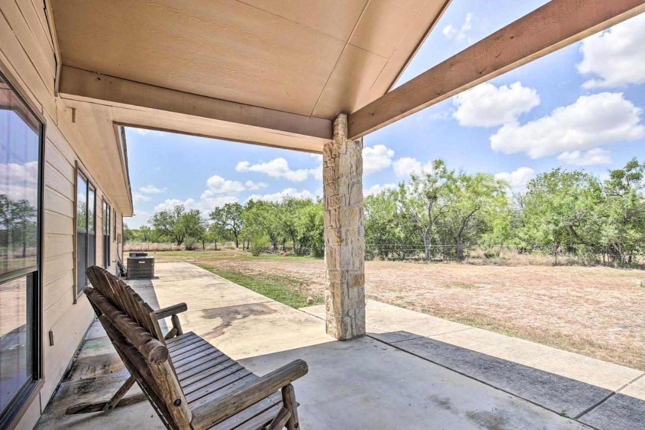 فيلا Luxury San Antonio Retreat 110-Acre Private Ranch المظهر الخارجي الصورة